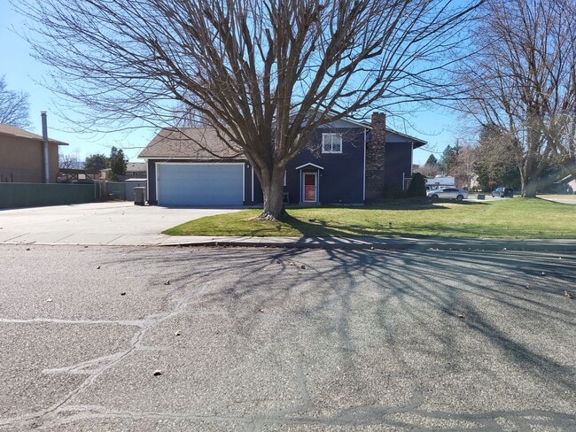 Building Photo - 1872 Alder Ave