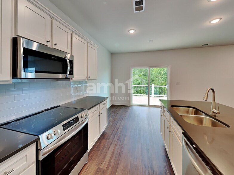 Building Photo - 163 Pecan Dr