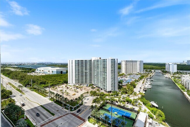 Building Photo - 15811 Collins Ave