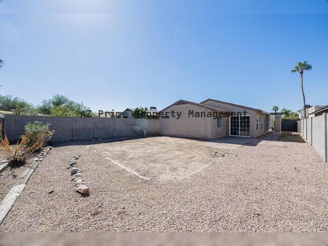 Building Photo - 619 E Jensen St