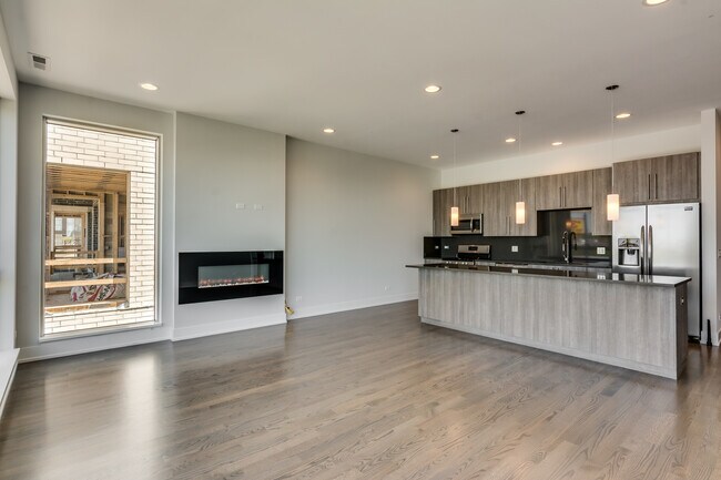 Building Photo - 2351 N Seeley Ave