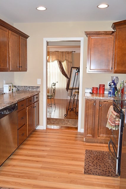 Building Photo - Pet Friendly Five Bedroom with Basement!