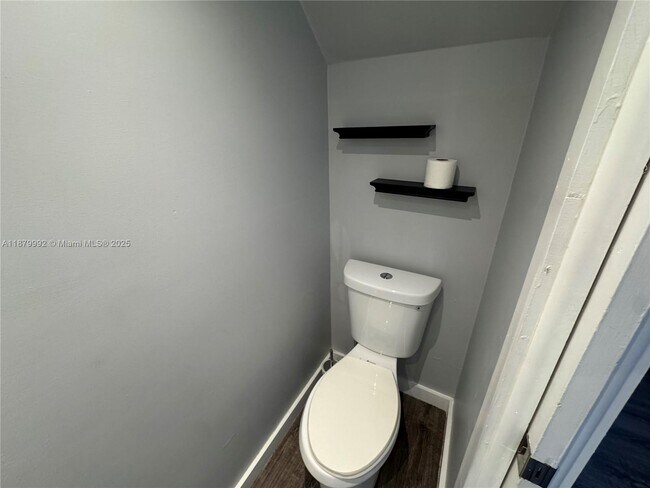 Building Photo - 10048 SW 77th Ct