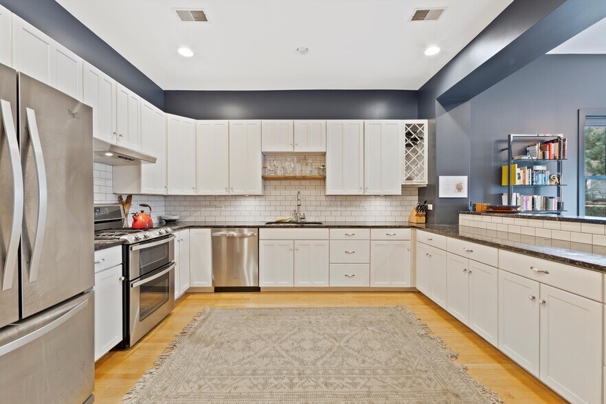 Building Photo - 4532 N Damen Ave