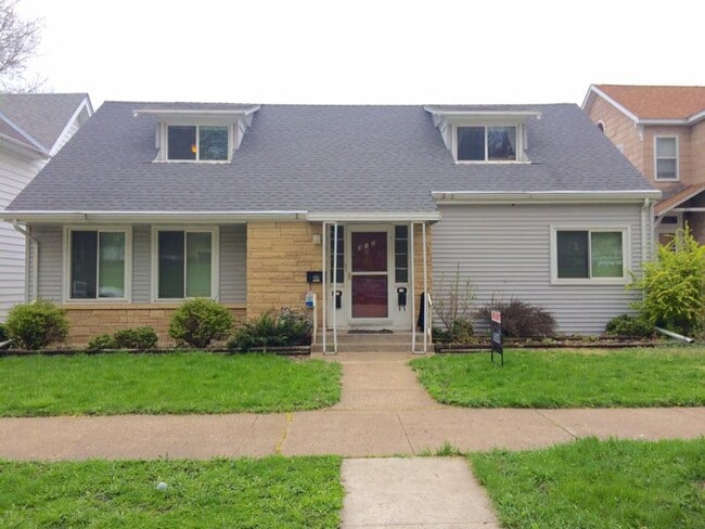 Building Photo - 312 N 4th St