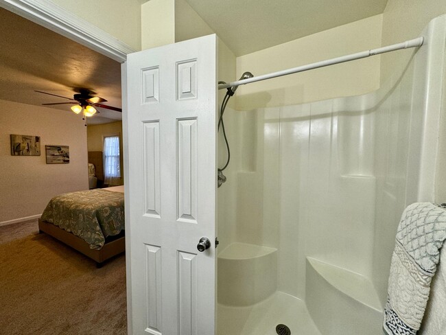 Building Photo - 3-Bedroom Townhome Ready NOW!! Completely ...