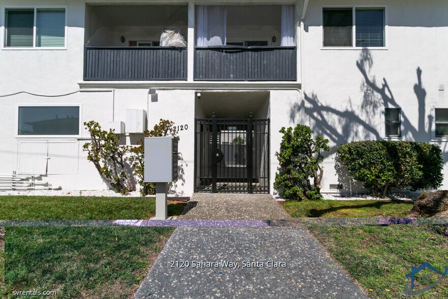 Building Photo - 2120 Sahara Way