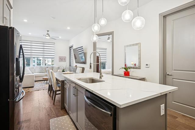 Building Photo - 2700 Old Denton Rd