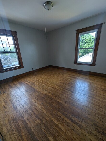 Building Photo - 215 Peck Ave