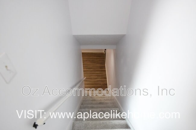 Building Photo - 14121 S Cottonwood Dr