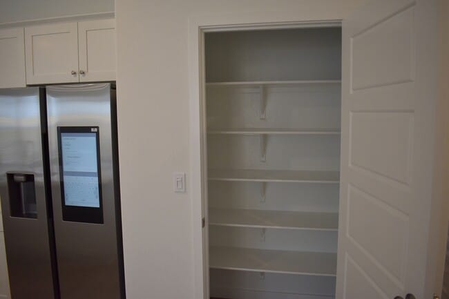 Building Photo - 4470 N San Clemente Ave
