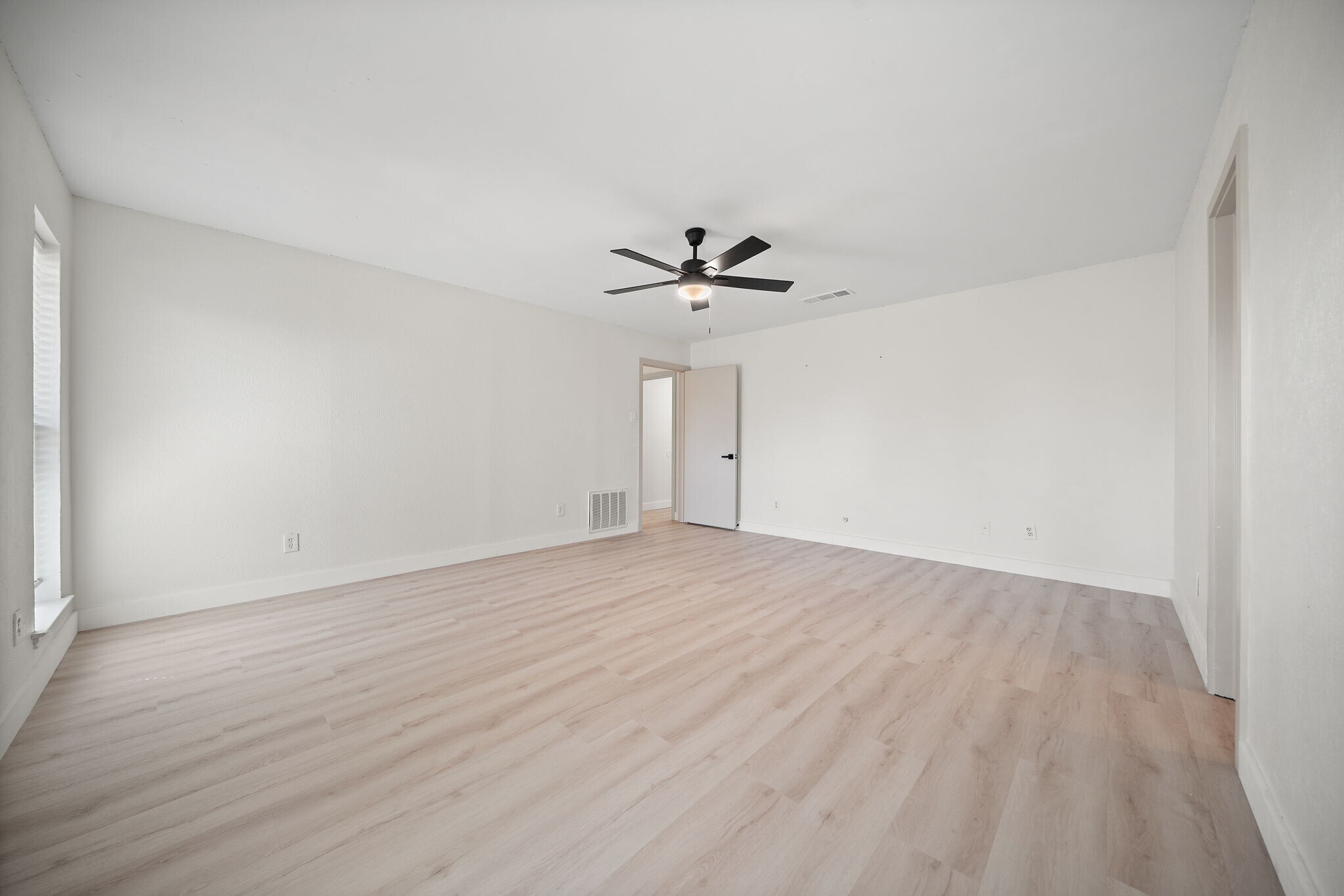 Building Photo - 9980 Brockbank Dr