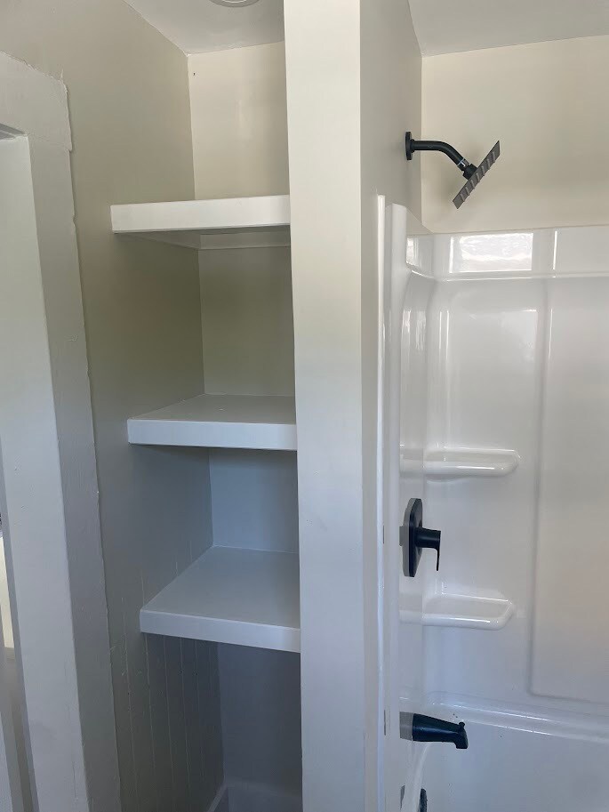 Shower - 32 Gage St