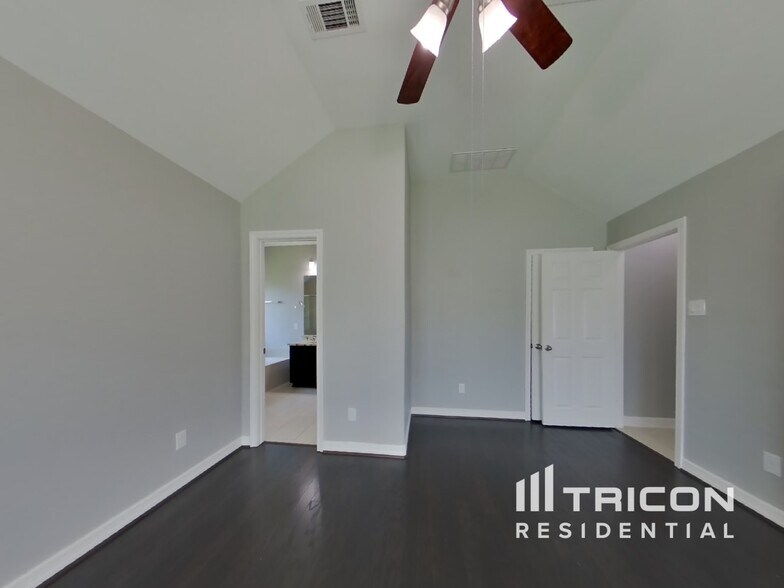 Building Photo - 9626 Stratton Ridge Dr