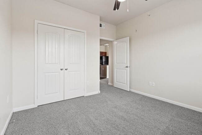 Building Photo - Silverado Apartments