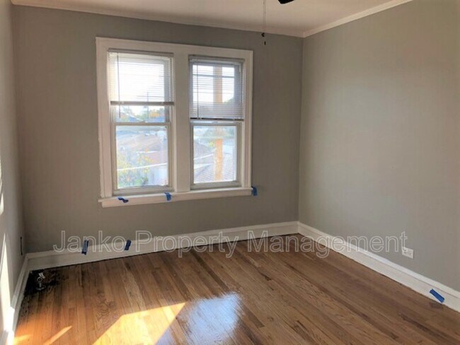 Building Photo - 2907 W 56th St