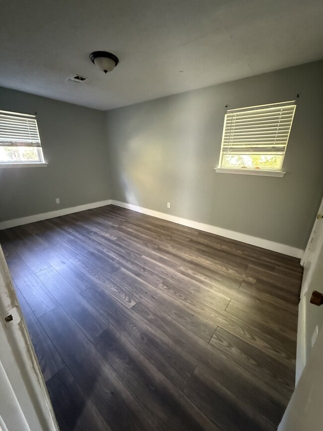 Building Photo - 133 Center St