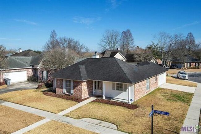 Building Photo - 4 Bedroom in Springlake Subdivision