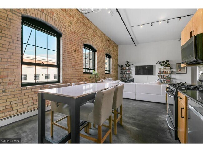 Building Photo - 404 N Washington Ave