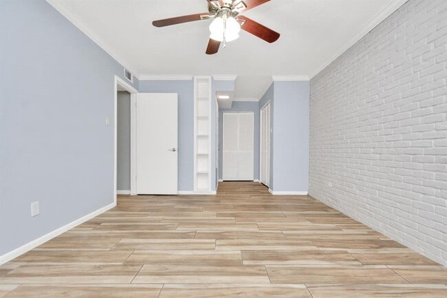 Building Photo - 2744 Briarhurst Dr