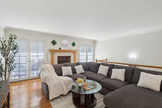 Building Photo - 2908 Lakemont Dr