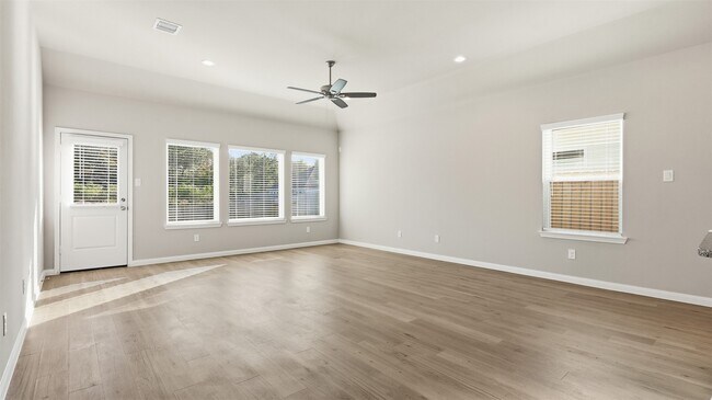 Building Photo - 3918 Sugardale St