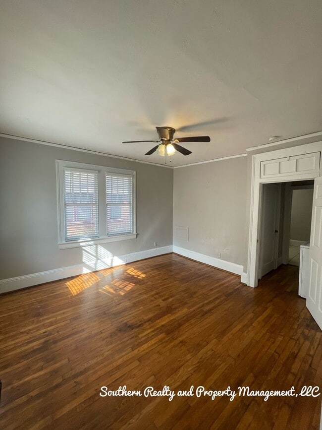 Building Photo - Newly Renovated Duplex