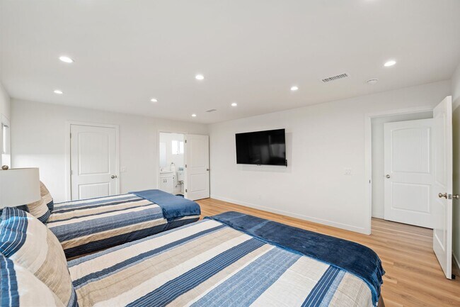 Building Photo - 3321O- Deja Blue | Hollywood Beach Oceanfront| FURNISHED