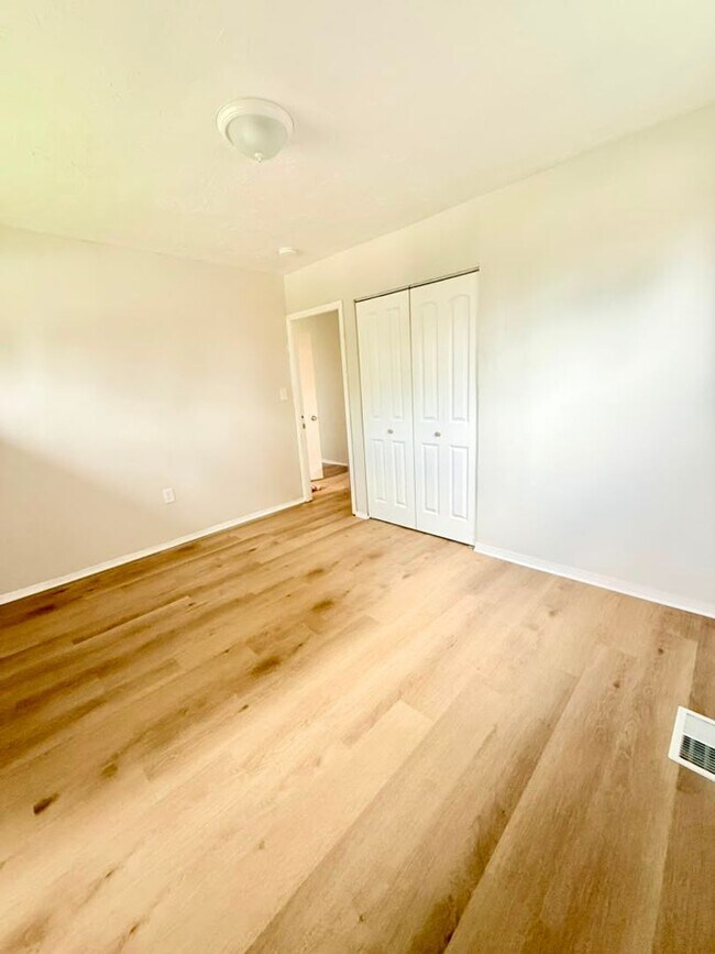 Building Photo - Newly remodeled 3-bedroom, 1.5-bath home featuring granite countertops, central A/C, and a partia...
