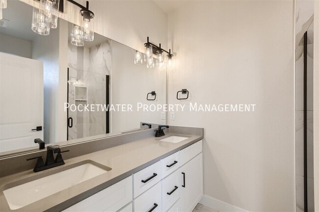 Building Photo - 1353 Baker St