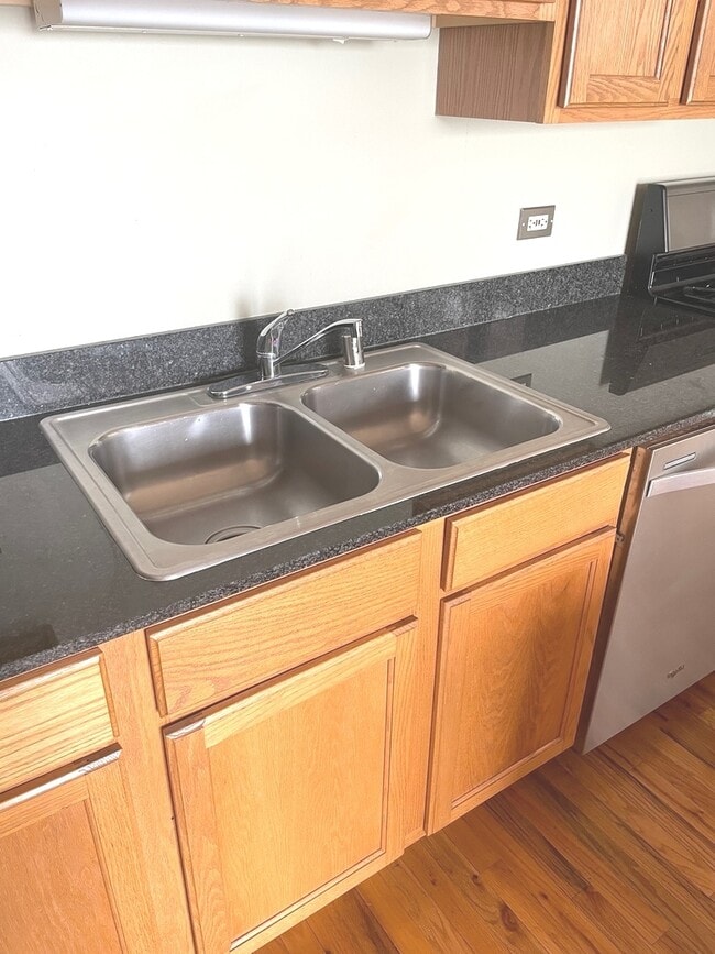 Building Photo - 41 E 8th St