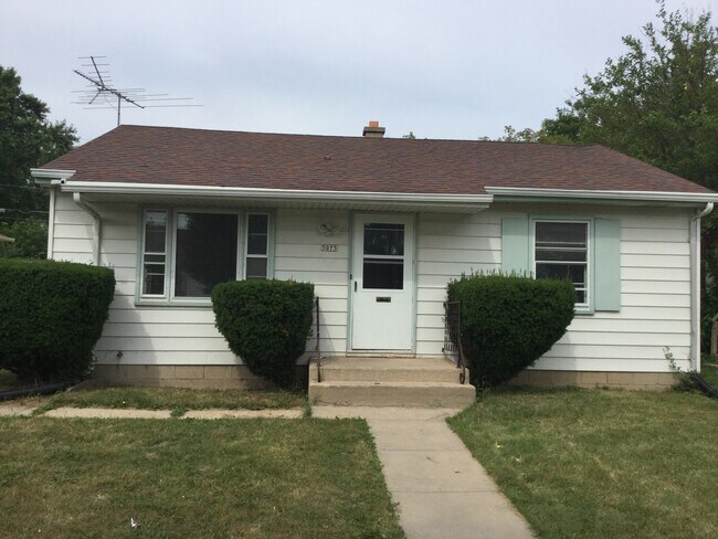 Building Photo - 2 bedroom single family home