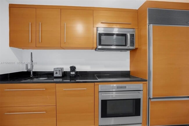 Building Photo - 475 Brickell Ave