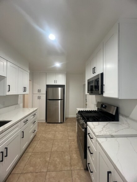 Building Photo - 1696 Amberwood Dr