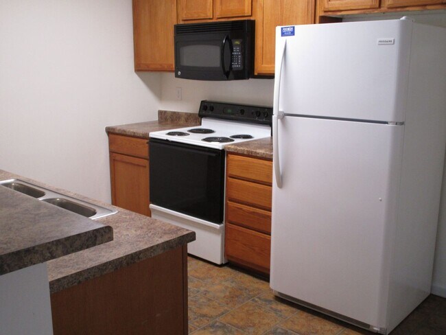 Building Photo - 5004-5006 Carrie Ridge Dr.