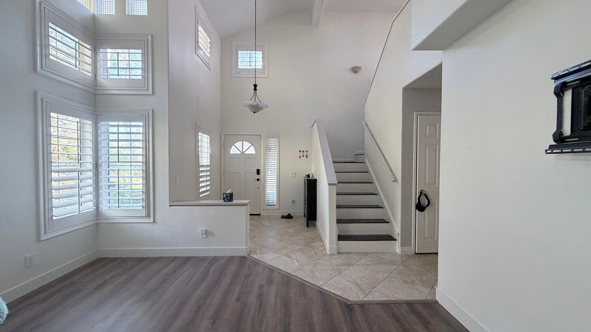 Building Photo - 370 S Larkwood St