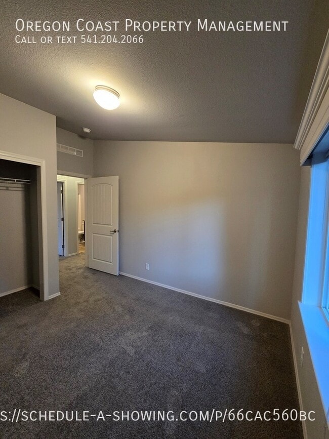 Building Photo - 15 N Hillside Dr