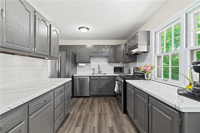 Building Photo - Adorable Three Bedroom Ranch in Overland Parkh