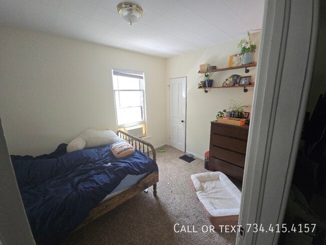 Building Photo - 110 E Summit-