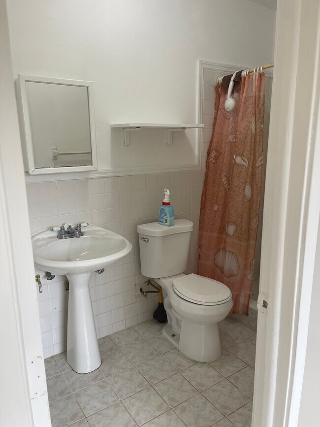 Building Photo - 604 SW 2nd Ave