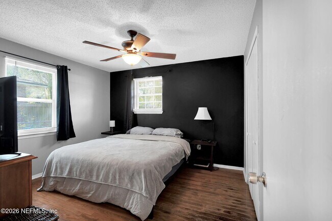 Building Photo - 648 W Oliver St