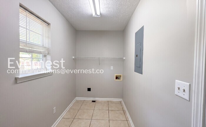 Building Photo - 120 Buckingham Cir