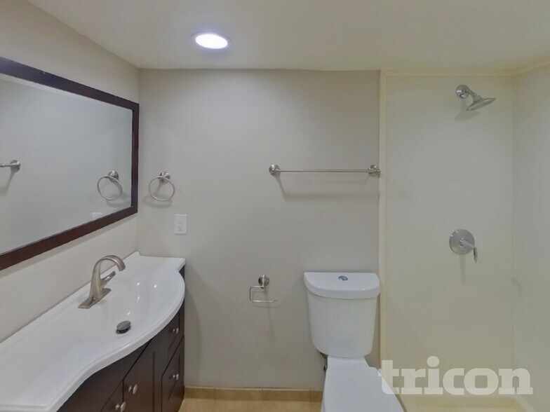 Building Photo - 6737 Upper 162nd St W