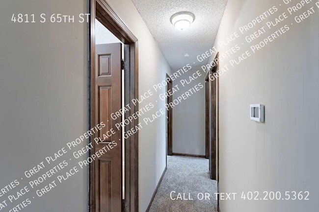 Building Photo - 4811 S 65th St