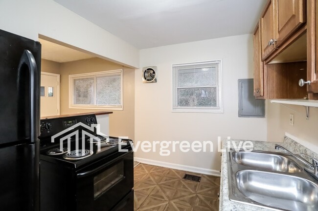 Building Photo - 8771 Desoto Dr