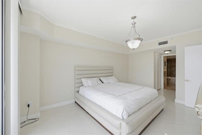 Building Photo - 9595 Collins Ave