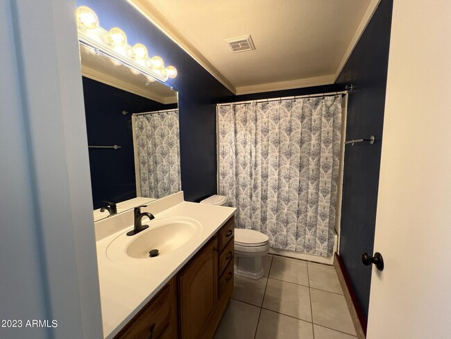 Building Photo - 613 W Westcott Dr