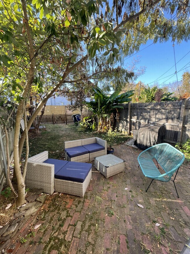 Building Photo - 1833 Burke St SE