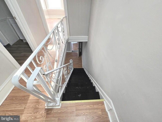 Building Photo - 5825 Ashland Ave