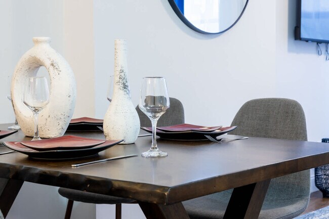 Building Photo - 1435 2nd Ave